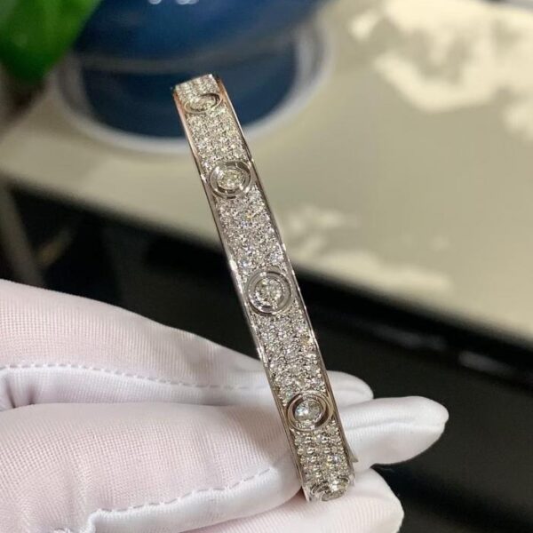 replica,repliche,fake,1:1,earrings,bracelet,ring,jewelry Versione ampia personalizzata Cartier del braccialetto Respiro del bambino in oro 18 carati con diamante centrale, oro bianco (CA7F)