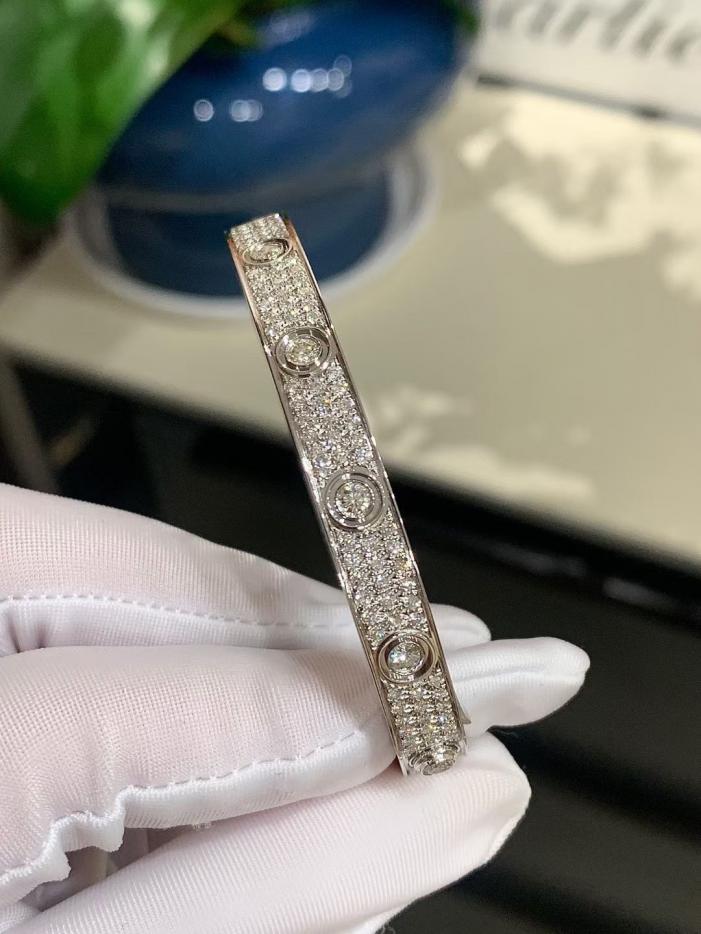replica,repliche,fake,1:1,earrings,bracelet,ring,jewelry Versione ampia personalizzata Cartier del braccialetto Respiro del bambino in oro 18 carati con diamante centrale, oro bianco (CA7F) replica,repliche,fake,1:1,earrings,bracelet,ring,jewelry Versione ampia personalizzata Cartier del braccialetto Respiro del bambino in oro 18 carati con diamante centrale, oro bianco (CA7F)
