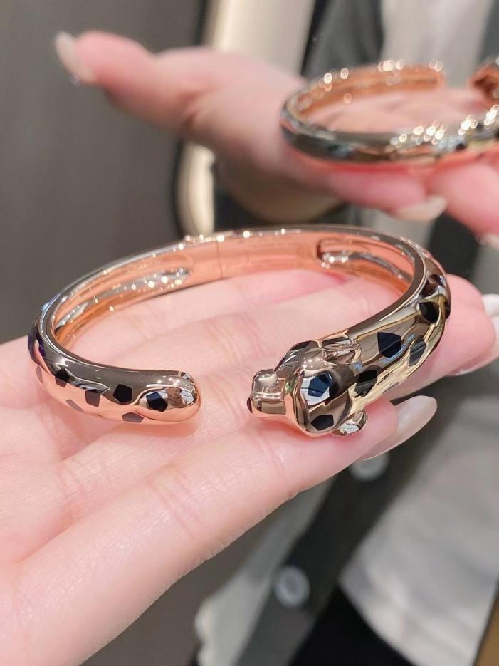 replica,repliche,fake,1:1,earrings,bracelet,ring,jewelry Bracciale personalizzato in oro 18 carati, oro vero e diamanti Cartier leopardato in oro chiaro (71C7) replica,repliche,fake,1:1,earrings,bracelet,ring,jewelry Bracciale personalizzato in oro 18 carati, oro vero e diamanti Cartier leopardato in oro chiaro (71C7)