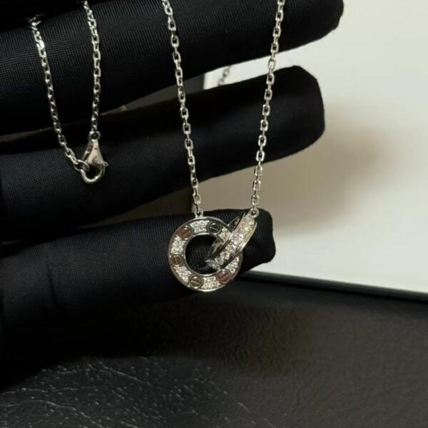 replica,repliche,fake,1:1,earrings,bracelet,ring,jewelry Oro 18 carati personalizzato, oro vero e diamanti veri, serie Cartier LOVE, collana torta con doppio anello pieno di diamanti, oro bianco 18 carati (5D21)