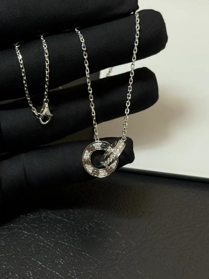 replica,repliche,fake,1:1,earrings,bracelet,ring,jewelry Oro 18 carati personalizzato, oro vero e diamanti veri, serie Cartier LOVE, collana torta con doppio anello pieno di diamanti, oro bianco 18 carati (5D21) replica,repliche,fake,1:1,earrings,bracelet,ring,jewelry Oro 18 carati personalizzato, oro vero e diamanti veri, serie Cartier LOVE, collana torta con doppio anello pieno di diamanti, oro bianco 18 carati (5D21)