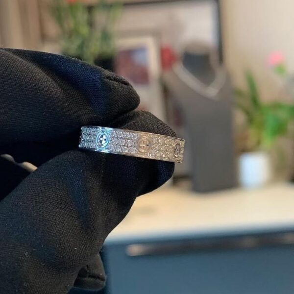 Anello in gypsophila personalizzato Cartier in oro 18 carati versione stretta in oro bianco pieno di diamanti (4565)