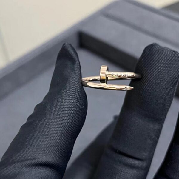 replica,repliche,fake,1:1,earrings,bracelet,ring,jewelry Anello per unghie in oro chiaro personalizzato Cartier versione stretta (0CDE)
