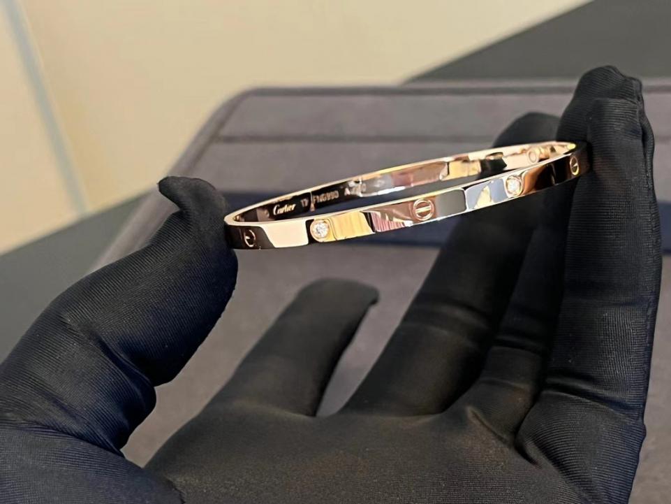 replica,repliche,fake,1:1,earrings,bracelet,ring,jewelry Bracciale stretto personalizzato Cartier con sei diamanti versione personalizzata (5C0B) replica,repliche,fake,1:1,earrings,bracelet,ring,jewelry Bracciale stretto personalizzato Cartier con sei diamanti versione personalizzata (5C0B)