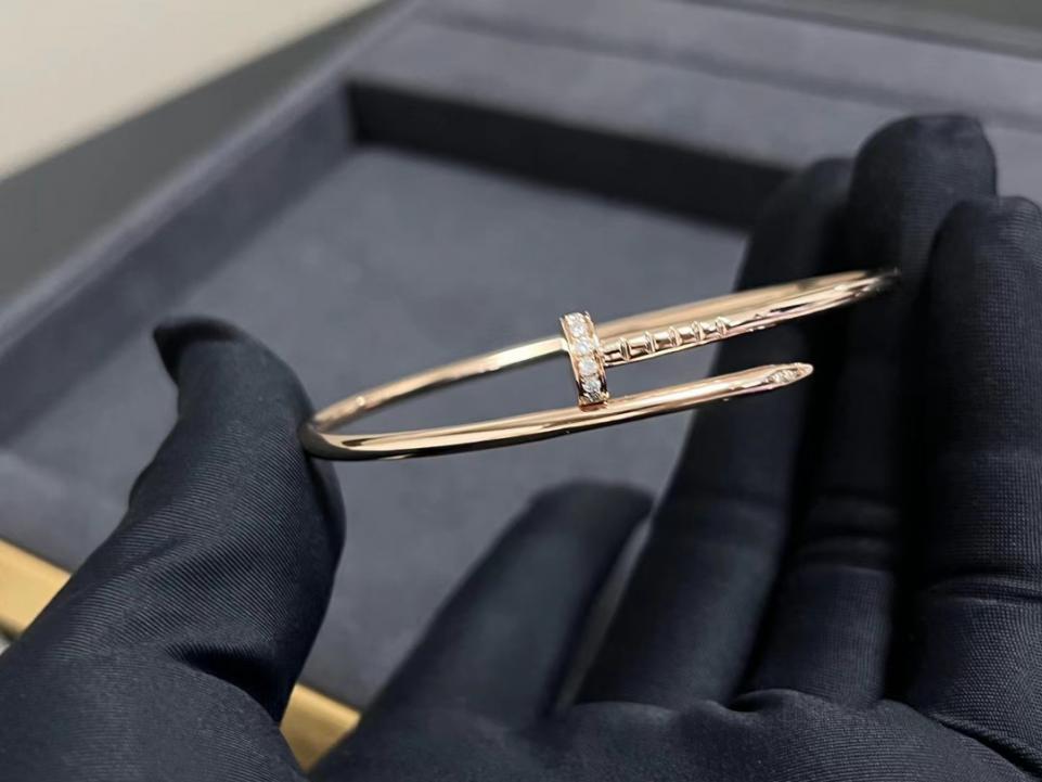 replica,repliche,fake,1:1,earrings,bracelet,ring,jewelry Bracciale a chiodo stretto personalizzato Cartier (323A) replica,repliche,fake,1:1,earrings,bracelet,ring,jewelry Bracciale a chiodo stretto personalizzato Cartier (323A)