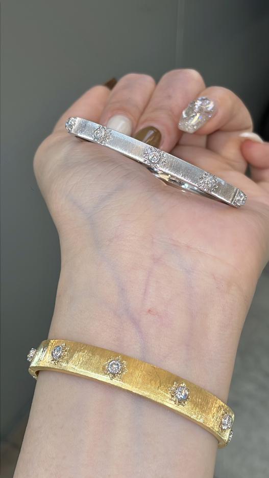 replica,repliche,fake,1:1,earrings,bracelet,ring,jewelry Condivisione dell’ordine del cliente Cartier Bracciale in vero oro 18 carati e veri diamanti versione alta versione in oro pesante delicato braccialetto con diamanti spazzolati (D4BD) replica,repliche,fake,1:1,earrings,bracelet,ring,jewelry Condivisione dell’ordine del cliente Cartier Bracciale in vero oro 18 carati e veri diamanti versione alta versione in oro pesante delicato braccialetto con diamanti spazzolati (D4BD)