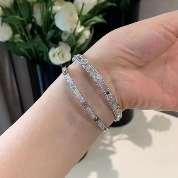replica,repliche,fake,1:1,earrings,bracelet,ring,jewelry Due bracciali Cartier in vero oro 18 carati e veri diamanti in versione stretta, modelli versatili, confronto degli effetti di prima mano (B904)