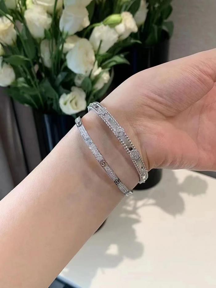 replica,repliche,fake,1:1,earrings,bracelet,ring,jewelry Due bracciali Cartier in vero oro 18 carati e veri diamanti in versione stretta, modelli versatili, confronto degli effetti di prima mano (B904) replica,repliche,fake,1:1,earrings,bracelet,ring,jewelry Due bracciali Cartier in vero oro 18 carati e veri diamanti in versione stretta, modelli versatili, confronto degli effetti di prima mano (B904)