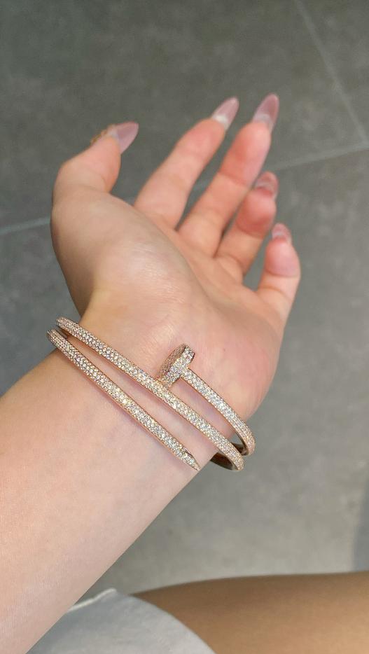 replica,repliche,fake,1:1,earrings,bracelet,ring,jewelry Bracciale a tre cerchi con diamanti pieni di diamanti Cartier, oro vero 18 carati e diamanti veri (AFCA) replica,repliche,fake,1:1,earrings,bracelet,ring,jewelry Bracciale a tre cerchi con diamanti pieni di diamanti Cartier, oro vero 18 carati e diamanti veri (AFCA)