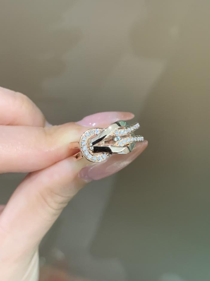 replica,repliche,fake,1:1,earrings,bracelet,ring,jewelry Anello Frederic di alta qualità Cartier in oro vero 18 carati e diamanti (6AEF) replica,repliche,fake,1:1,earrings,bracelet,ring,jewelry Anello Frederic di alta qualità Cartier in oro vero 18 carati e diamanti (6AEF)