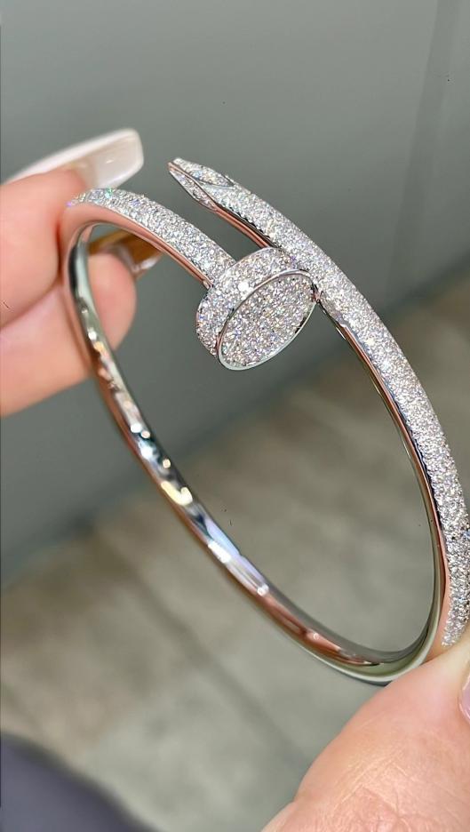replica,repliche,fake,1:1,earrings,bracelet,ring,jewelry Bracciale Cartier con unghie piene di diamanti di alta qualità, oro vero 18 carati e diamanti veri (AB2C) replica,repliche,fake,1:1,earrings,bracelet,ring,jewelry Bracciale Cartier con unghie piene di diamanti di alta qualità, oro vero 18 carati e diamanti veri (AB2C)