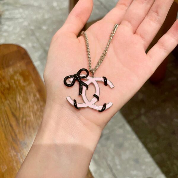 Collana Chanel con doppia C con fiocco (5CD4)