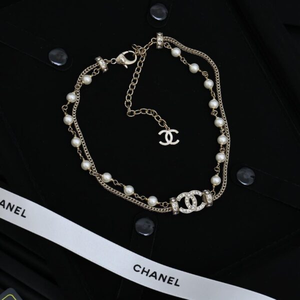 replica,repliche,fake,1:1,earrings,bracelet,ring,jewelry Collana Chanel con perle a doppio strato con doppia C e diamante pieno (AE7D)