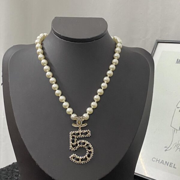 Collana Chanel Collana con catena di maglione Collana con perline N. 5 Collana in pelle con strass (6403)