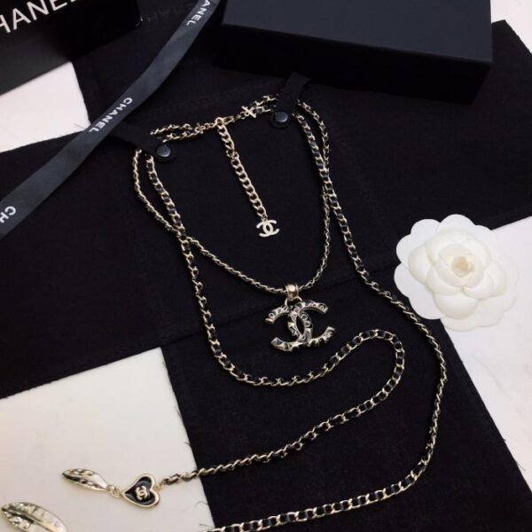 Collana Chanel doppia C di seconda mano (E4B0)