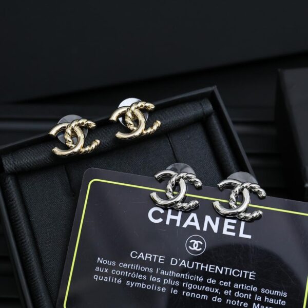 Orecchini Chanel doppia c con motivo a torsione irregolare EA2D)