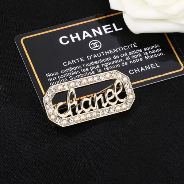 replica,repliche,fake,1:1,earrings,bracelet,ring,jewelry Spilla Chanel nuova lettera (8DB7)
