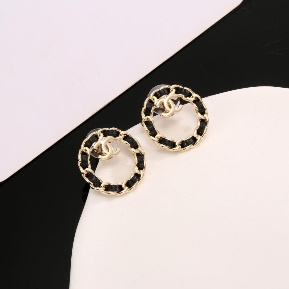 replica,repliche,fake,1:1,earrings,bracelet,ring,jewelry Orecchini a bottone classici Chanel doppia C (6FEE) replica,repliche,fake,1:1,earrings,bracelet,ring,jewelry Orecchini a bottone classici Chanel doppia C (6FEE)