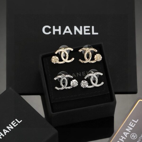 Orecchini a bottone Chanel Classic CC Exquisite (C83F)