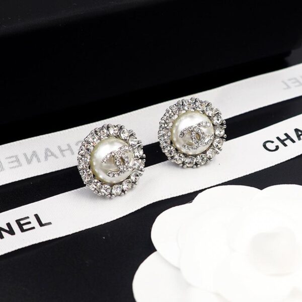 Orecchini Chanel con perle in resina e strass (D6F5)