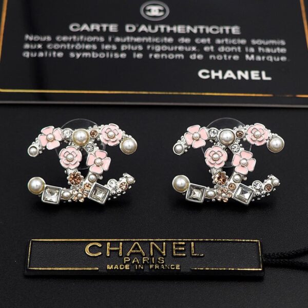 Orecchini a bottone Chanel con petali rosa smaltati (DF25)