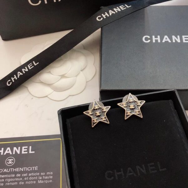 Orecchini Chanel doppia c stella bianca e nera (7B72)