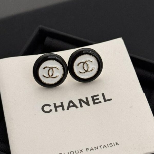 Chanel ultimi orecchini rotondi in bianco e nero (20E5)