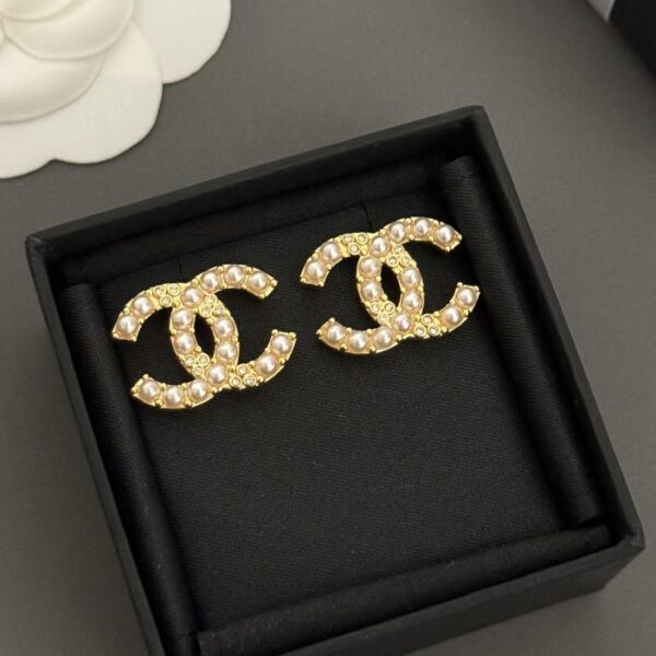 Chanel ultimi orecchini di perle cc (CB84)