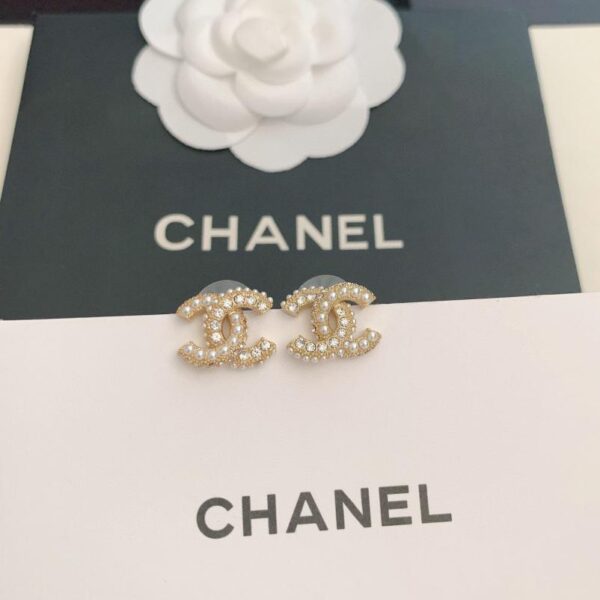 Chanel ultimi orecchini a bottone mini cc con perle bianche e diamanti (0DE8)