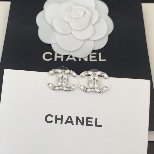 Ultimi orecchini a bottone Chanel in oro bianco bicolore con diamanti quadrati cc (6D78)