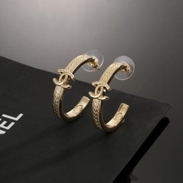 Orecchini Chanel in oro (CFF1)