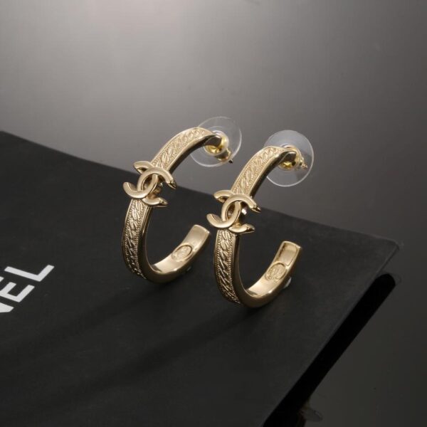 Orecchini a bottone Chanel in oro(4166)