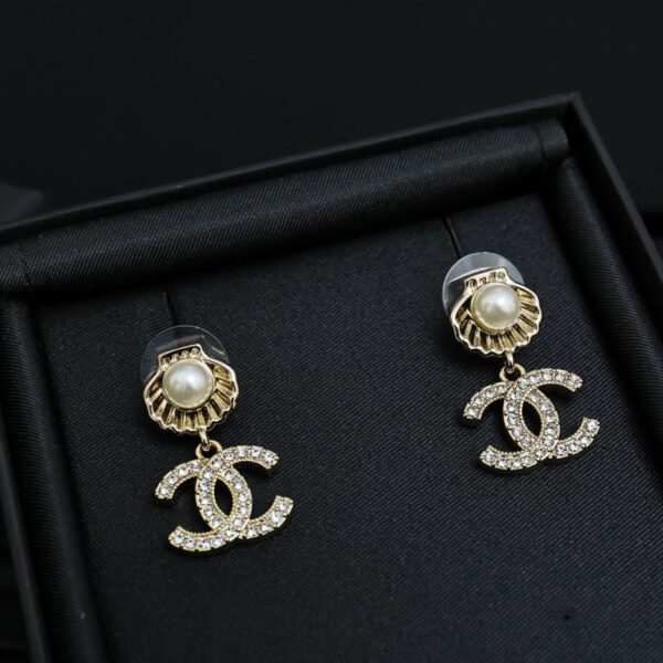 Orecchini Chanel con perle di conchiglia serie Dream Ocean (1CF2)