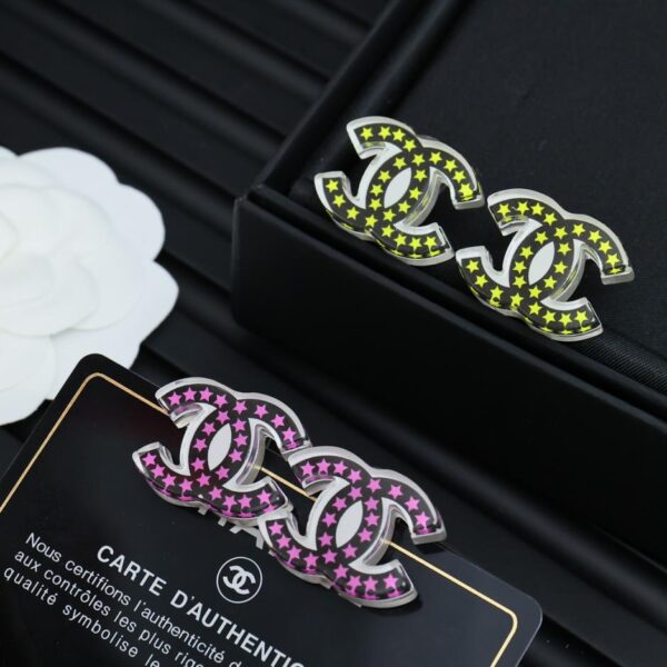 Orecchini Chanel doppia stella in acrilico doppia c (2EE2)