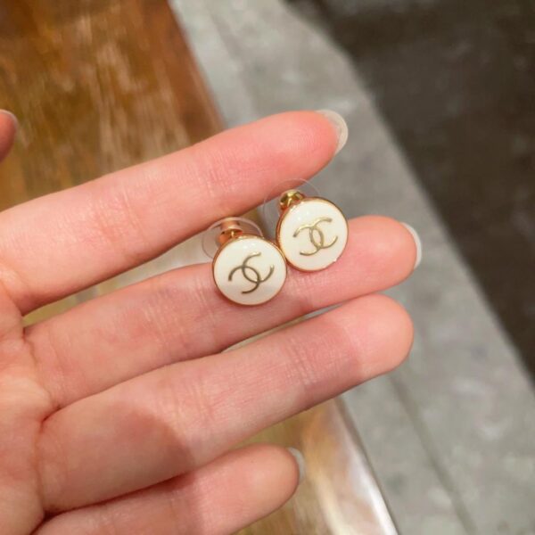 Orecchini Chanel di mezza età (32C5)