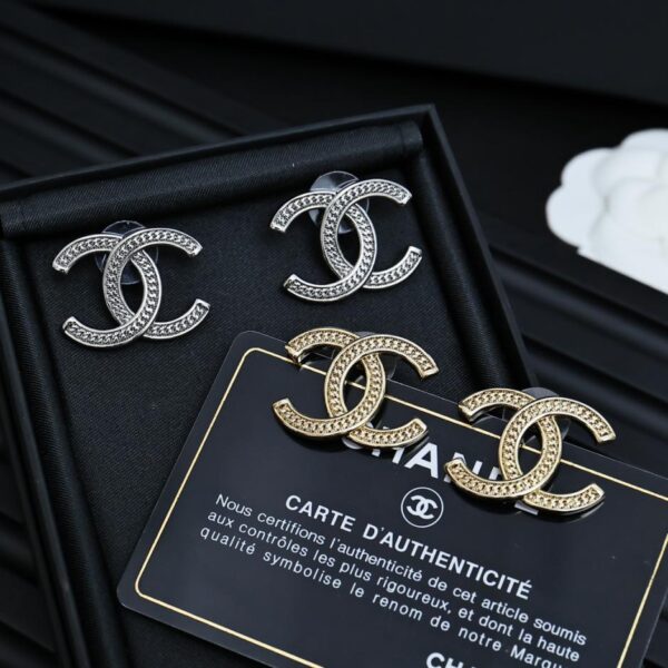 Orecchini a bottone vintage Chanel doppia C filettati (B542)