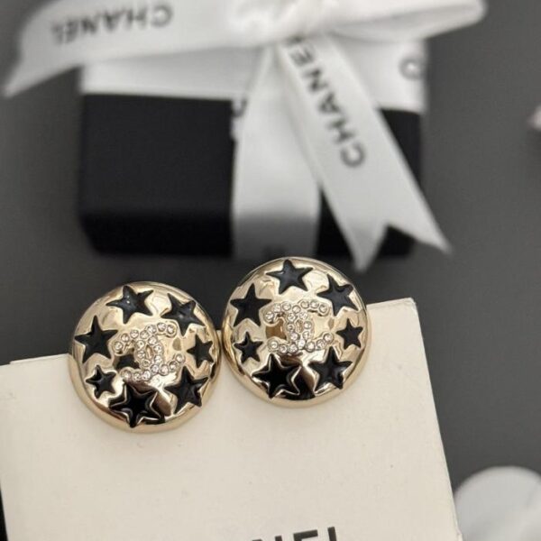 Ultimi orecchini rotondi Chanel con stella a cinque punte cc (DB6D)