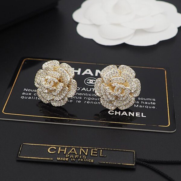 Orecchini Chanel con camelia piena di diamanti (288A)
