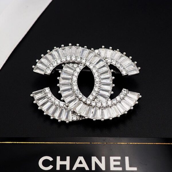 replica,repliche,fake,1:1,earrings,bracelet,ring,jewelry Spilla baguette Chanel (2EDA)