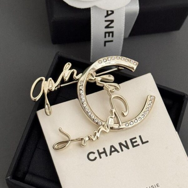 replica,repliche,fake,1:1,earrings,bracelet,ring,jewelry Spilla Chanel nuova linea cc letter (5C0B)