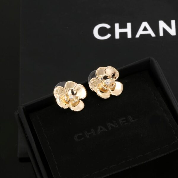 Orecchini a bottone Chanel Camelia (847C)