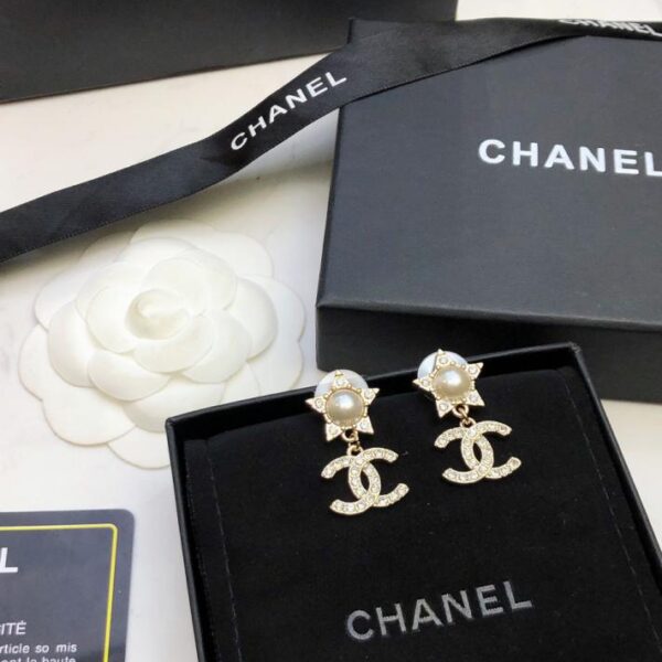 Orecchini Chanel doppia c con stella in madreperla (A01C)