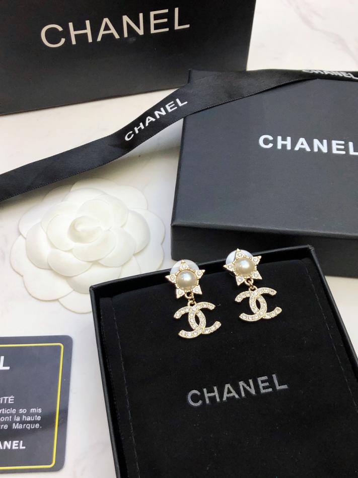 replica,repliche,fake,1:1,earrings,bracelet,ring,jewelry Orecchini Chanel doppia c con stella in madreperla (A01C) replica,repliche,fake,1:1,earrings,bracelet,ring,jewelry Orecchini Chanel doppia c con stella in madreperla (A01C)