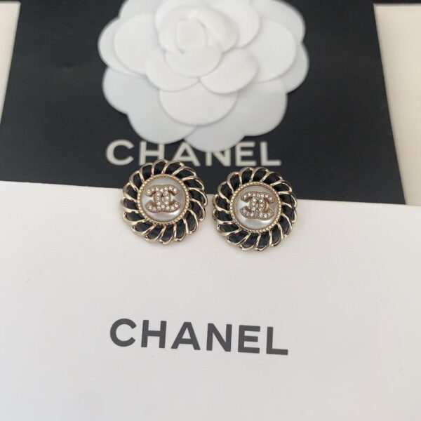 Chanel ultimi orecchini rotondi cc (23C2)