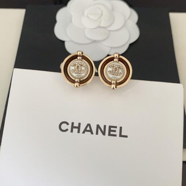 Ultimi orecchini rotondi Chanel (4DE2)