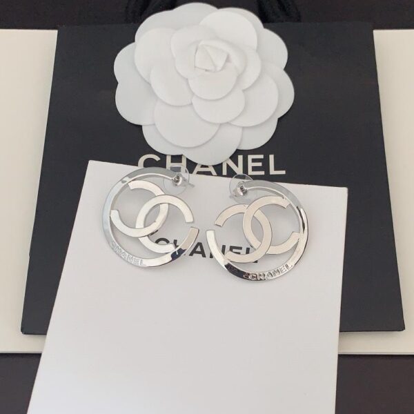 Ultimi ganci per orecchie cc cavi in ​​platino di Chanel (DE2E)