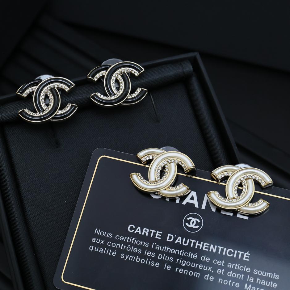 replica,repliche,fake,1:1,earrings,bracelet,ring,jewelry Orecchini a bottone Chanel doppia c in resina (BCB6) replica,repliche,fake,1:1,earrings,bracelet,ring,jewelry Orecchini a bottone Chanel doppia c in resina (BCB6)