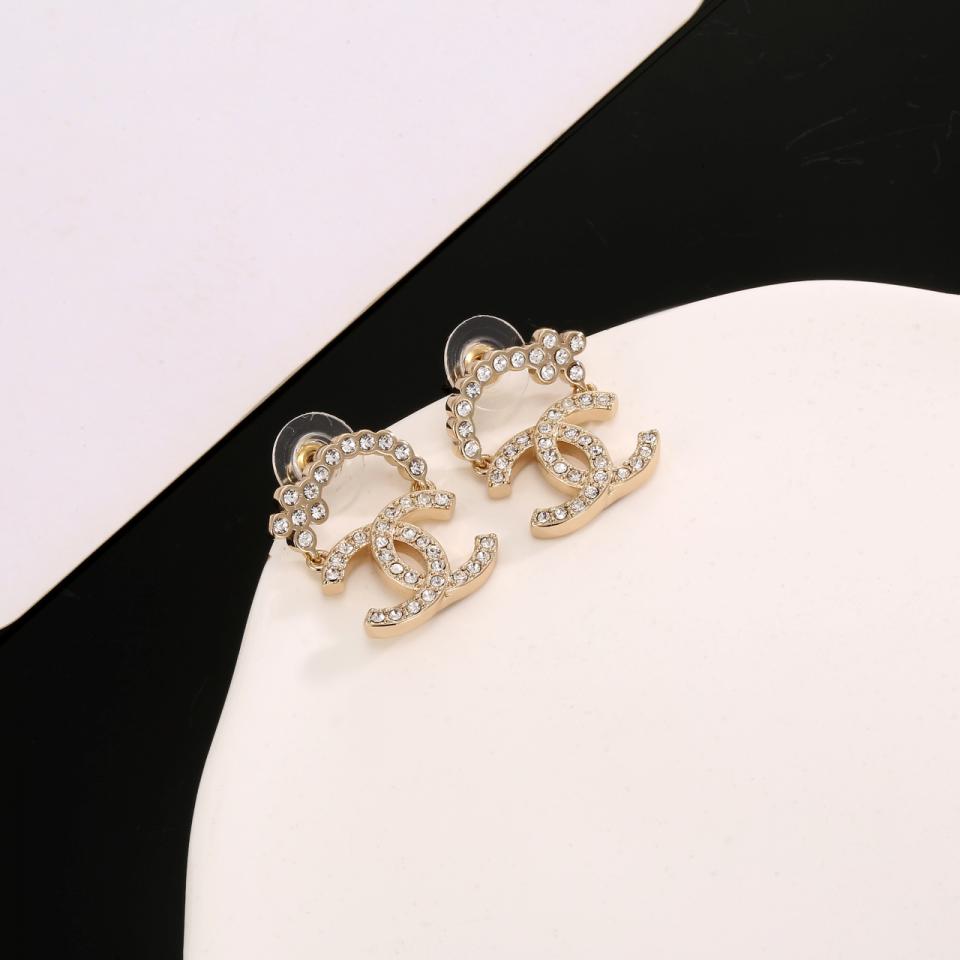 replica,repliche,fake,1:1,earrings,bracelet,ring,jewelry Orecchini a bottone Chanel in oro(5824) replica,repliche,fake,1:1,earrings,bracelet,ring,jewelry Orecchini a bottone Chanel in oro(5824)