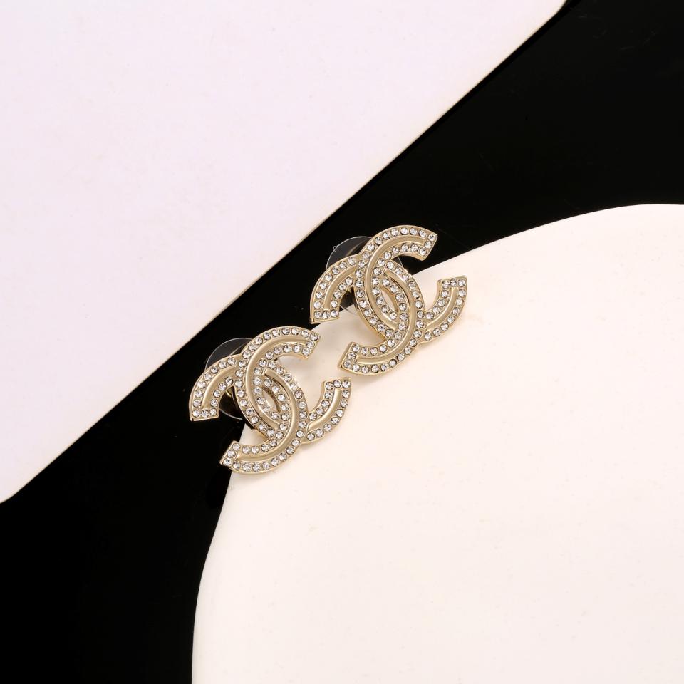 replica,repliche,fake,1:1,earrings,bracelet,ring,jewelry Orecchini a bottone Chanel in oro (D428) replica,repliche,fake,1:1,earrings,bracelet,ring,jewelry Orecchini a bottone Chanel in oro (D428)
