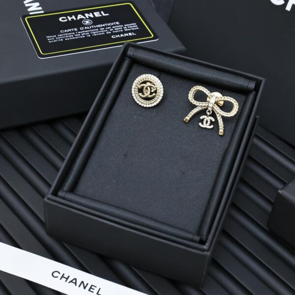 replica,repliche,fake,1:1,earrings,bracelet,ring,jewelry Set di spille in due pezzi con moneta d’oro con fiocco della stagione calda di Chanel (EDD6)